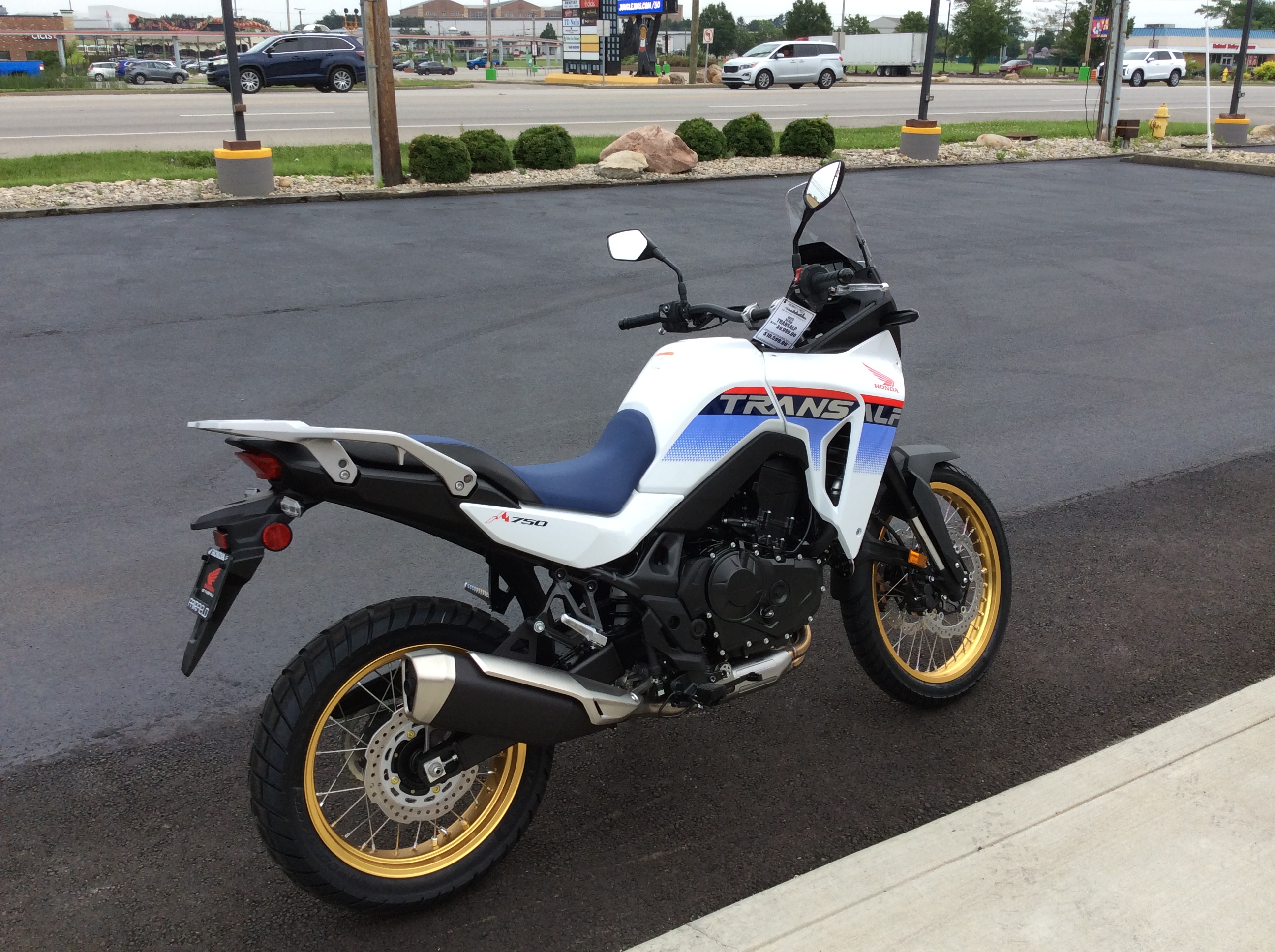 2025 Honda TRANSALP - Photo 5